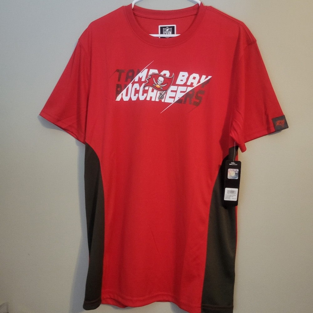NWT NFL‎ Apparel Tampa Bay  Buccaneers T-Shirt Short Sleeve Red.